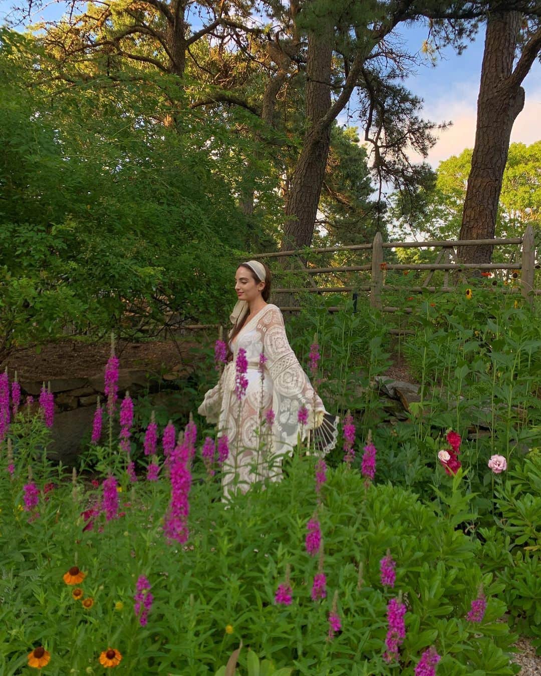 クリスティ・ブリンクリーさんのインスタグラム写真 - (クリスティ・ブリンクリーInstagram)「My  little Moonbeam Alexa has always been my muse. She is poetry in motion. I wanted my photos of her in our gardens to look like oil paintings. @alexarayjoel 🌸🌺👈🏼🕊💐swipe🌼🌿🌸✨🦚🌺🌻🌳🌺🌼🌿✨🌺 #art #muse #oilpainting #garden  #flowers」7月17日 1時19分 - christiebrinkley