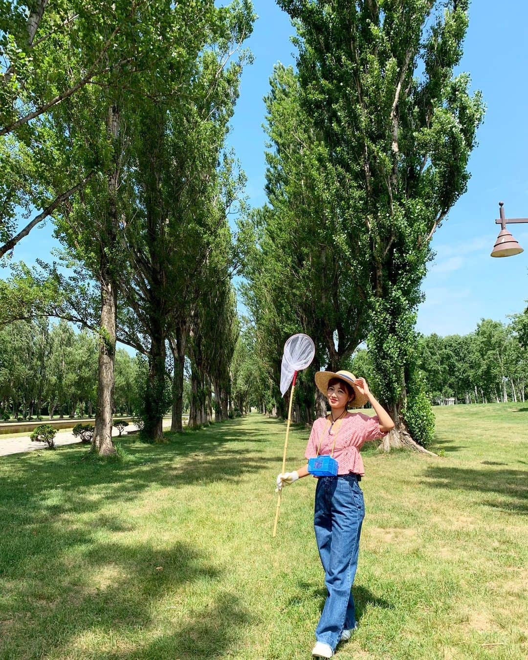 三好絵梨香さんのインスタグラム写真 - (三好絵梨香Instagram)「子供の頃よく遊びに来た場所に♡ 大人になってから来れた♡ 昆虫採取。夢中になれて楽しかった♡ 自然がいっぱい！夏休みにもぴったり！  #昆虫採集#公園#札幌#夏休み#自然#北海道が好き#前田森林公園#ジョシスタ」7月16日 23時46分 - erika.miyoshi