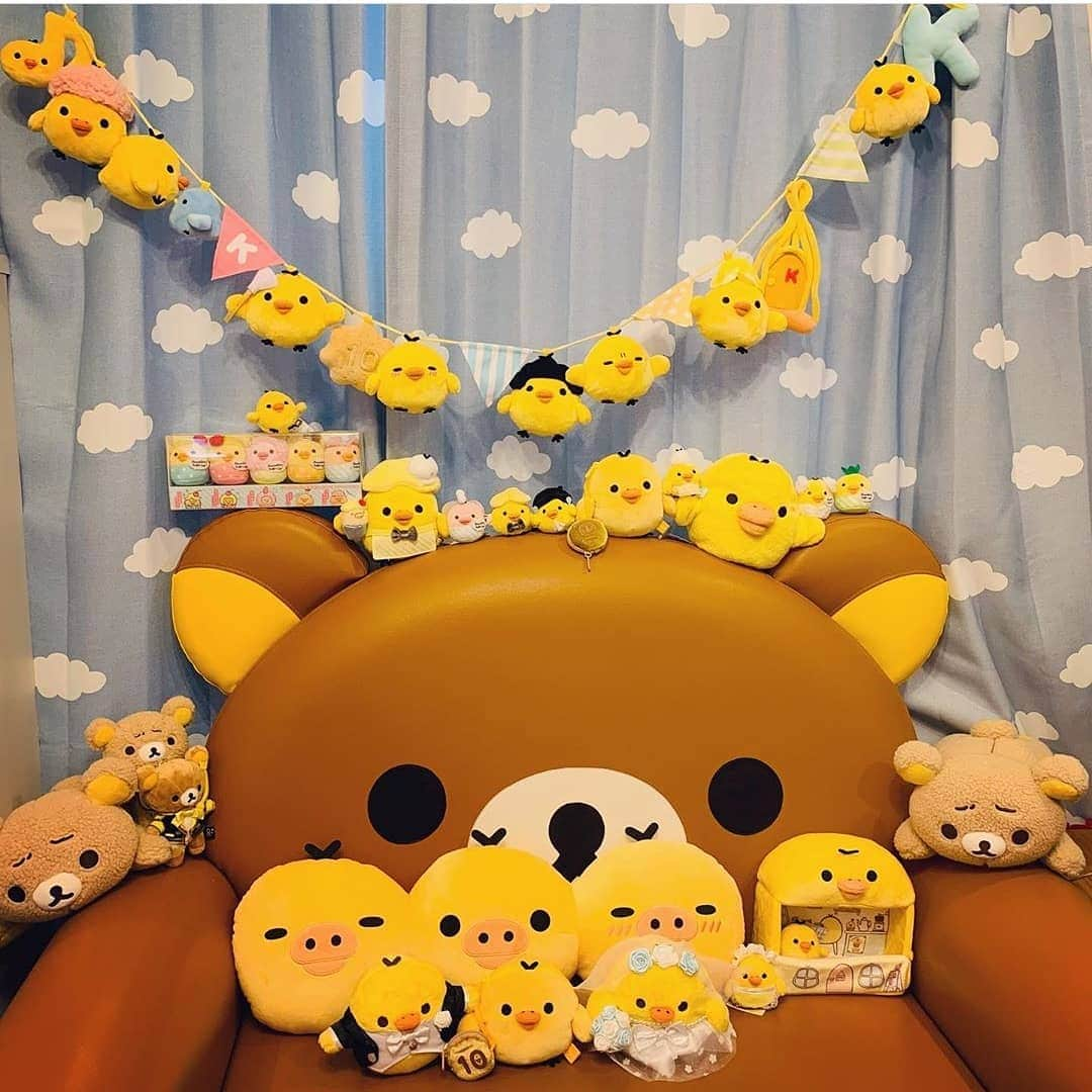 Rilakkuma US（リラックマ）さんのインスタグラム写真 - (Rilakkuma US（リラックマ）Instagram)「Rilakkuma couldn't get by without help from friends like Kiiroitori! We love this cute collection by @9po_oh! Which yellow bird plush is your favorite? . . . #rilakkumaus #rilakkuma #sanx #kawaii #homedecor #リラックス #サンエックス #kiiroitori」7月16日 23時49分 - rilakkumaus