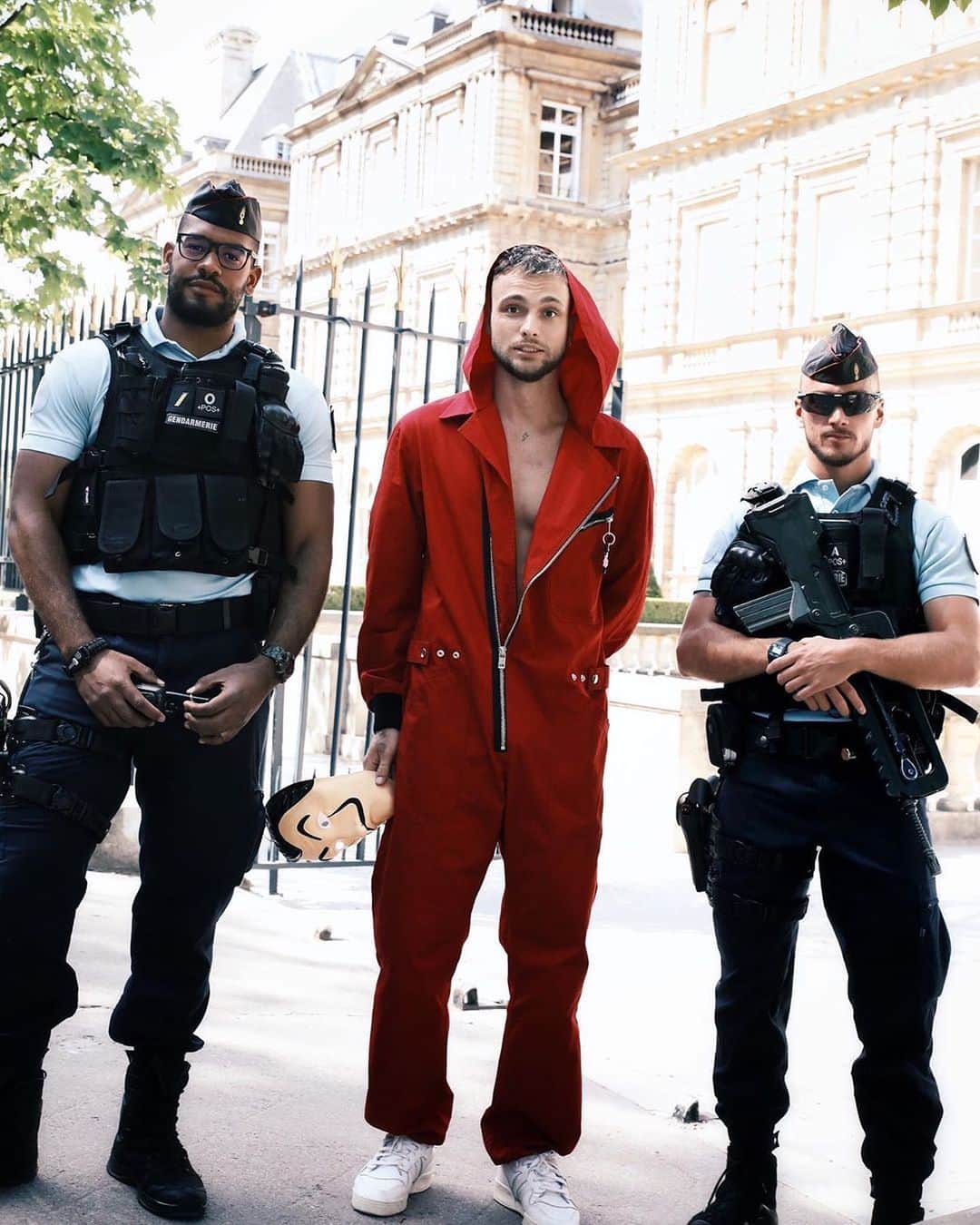 ディーゼルのインスタグラム：「The band has a new member @bastoswithlove. Although he does look caught up at the moment. #DieselxLCDP . . #repost @bastoswithlove “Casa de Papel mes fesses, je me suis encore fait gauler...😭👮🏼‍♂ Qui va regarder la saison 3 le week end pro?👀 @diesel #DieselxlCDP”」