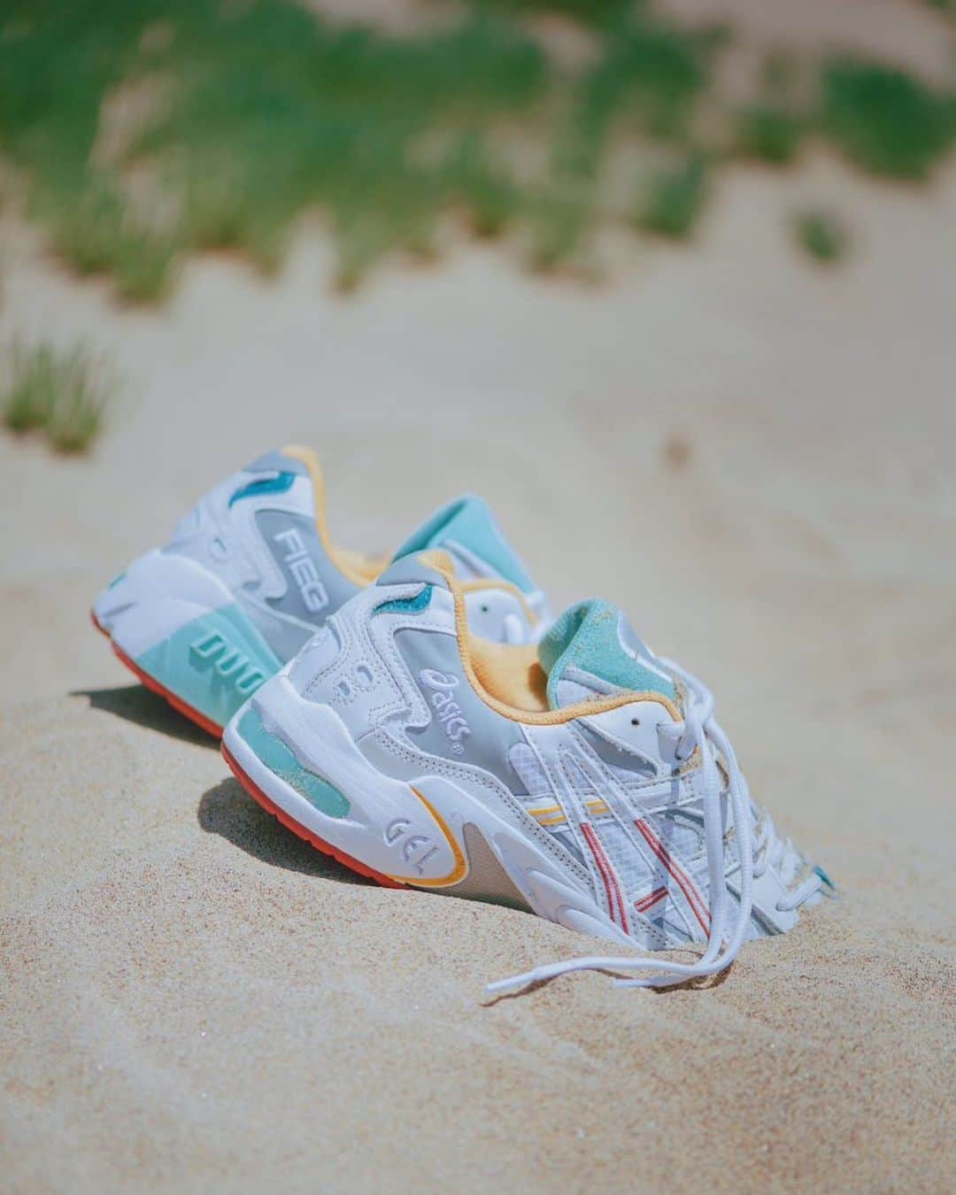 HYPEBEASTさんのインスタグラム写真 - (HYPEBEASTInstagram)「@hypebeastkicks: @ronniefieg’s collaborative @kith x @asics GEL-KAYANO 5 OG “Oasis” sneaker lands at KITH locations and @kith online this Friday, July 19 at 11:00 AM EST. Will you be adding them to your summer rotation?  Photo: Ronnie Fieg」7月16日 23時54分 - hypebeast