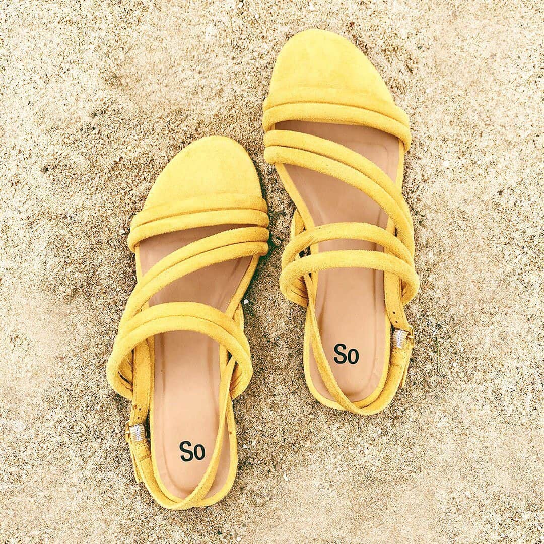 ロック&リパブリックのインスタグラム：「Take a walk on the sunny side. Tap to shop summer sandals. #Kohls #tuesdayshoesday」