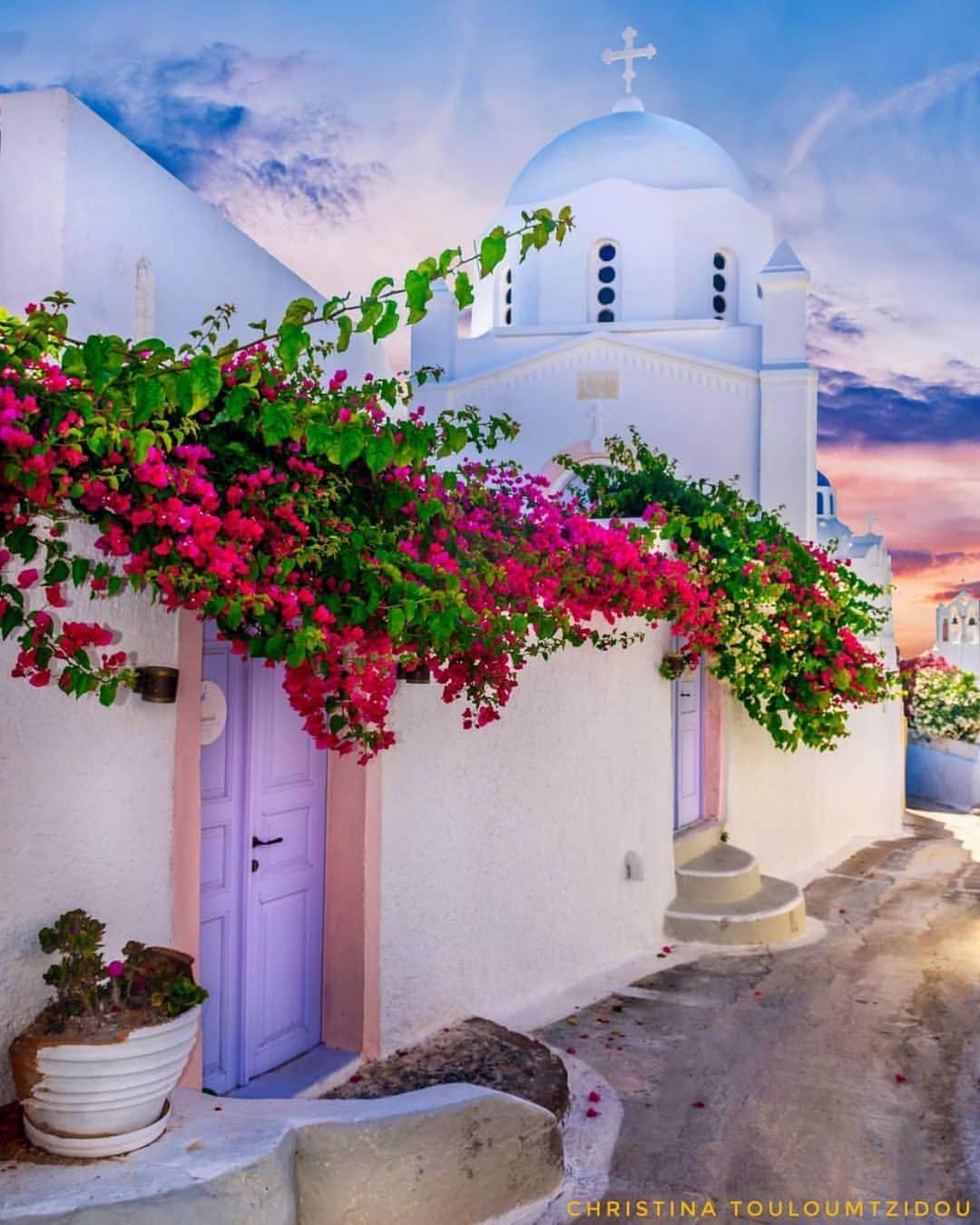Wonderful Placesさんのインスタグラム写真 - (Wonderful PlacesInstagram)「If you love The Greek Islands follow ✨@thegreek.islands✨ for their amazing feed! ✨@thegreek.islands✨ . Which island is your favorite? 1 & 2. Mykonos 3 & 4. Santorini 5 & 6. Paros .  Pictures by ✨@christinatouloumtzidou✨」7月16日 23時59分 - wonderful_places