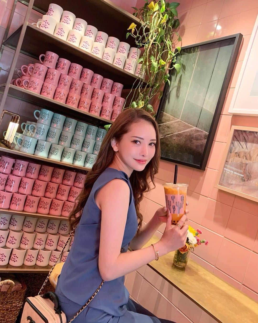 伊東亜梨沙さんのインスタグラム写真 - (伊東亜梨沙Instagram)「LAでもタピ💗 . . #alfredtearoom #タピオカ #タピオカ巡り #bobatea #losangeles #la #america #trip #ロス #travel #ありさtravel #タビジョ #🇺🇸」7月16日 23時59分 - arisa__917m