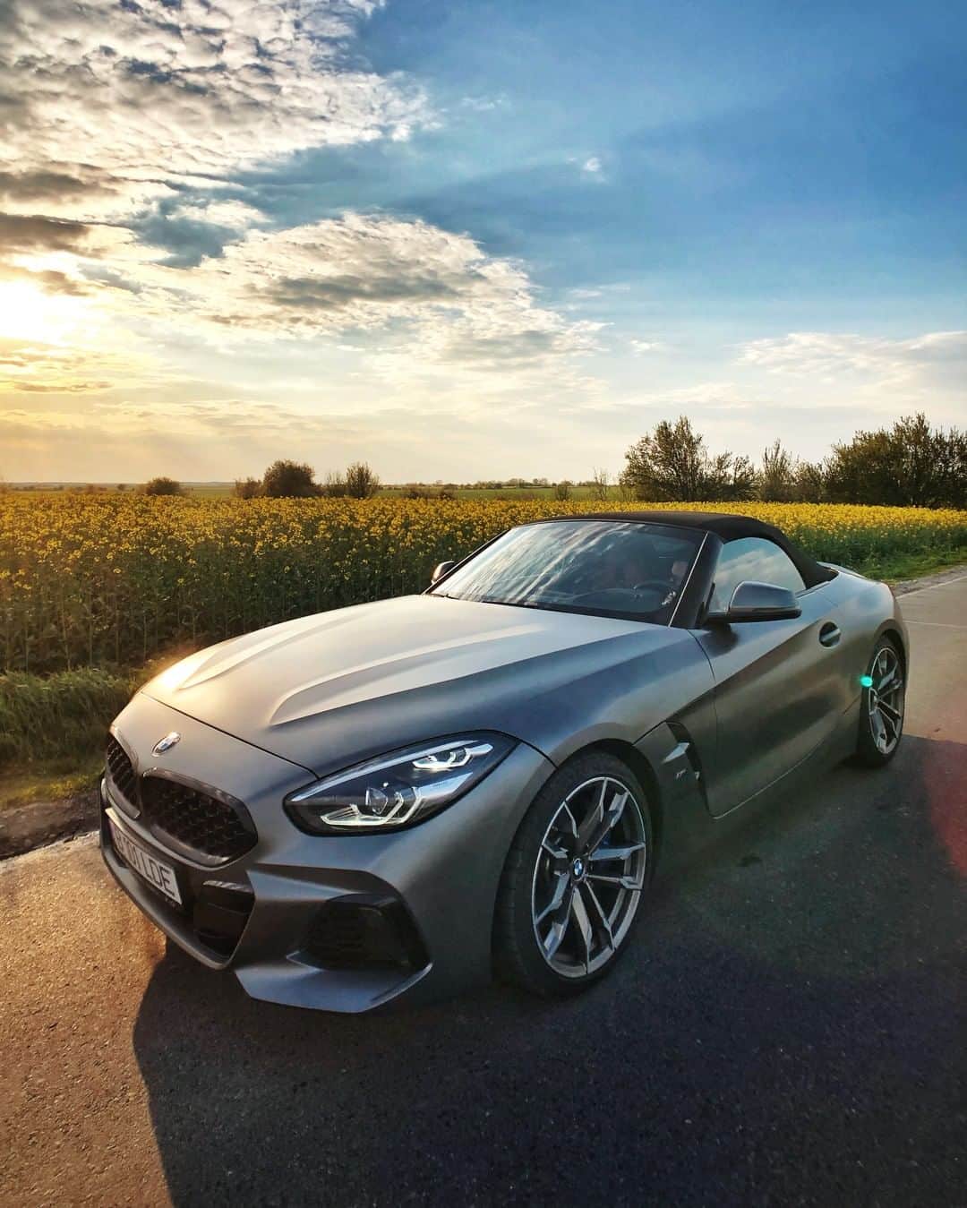 BMWのインスタグラム：「Eat, sleep, drive, repeat. The BMW Z4. #TheZ4 #BMW #Z4 #BMWrepost  @crissoprea __ BMW Z4 M40i: Fuel consumption in l/100 km (combined): 7.4 - 7.1. CO2 emissions in g/km (combined): 168 - 162. The values of fuel consumptions, CO2 emissions and energy consumptions shown were determined according to the European Regulation (EC) 715/2007 in the version applicable at the time of type approval. The figures refer to a vehicle with basic configuration in Germany and the range shown considers optional equipment and the different size of wheels and tires available on the selected model. The values of the vehicles are already based on the new WLTP regulation and are translated back into NEDC-equivalent values in order to ensure the comparison between the vehicles. [With respect to these vehicles, for vehicle related taxes or other duties based (at least inter alia) on CO2-emissions the CO2 values may differ to the values stated here.] The CO2 efficiency specifications are determined according to Directive 1999/94/EC and the European Regulation in its current version applicable. The values shown are based on the fuel consumption, CO2 values and energy consumptions according to the NEDC cycle for the classification. For further information about the official fuel consumption and the specific CO2 emission of new passenger cars can be taken out of the „handbook of fuel consumption, the CO2 emission and power consumption of new passenger cars“, which is available at all selling points and at https://www.dat.de/angebote/verlagsprodukte/leitfaden-kraftstoffverbrauch.html.」