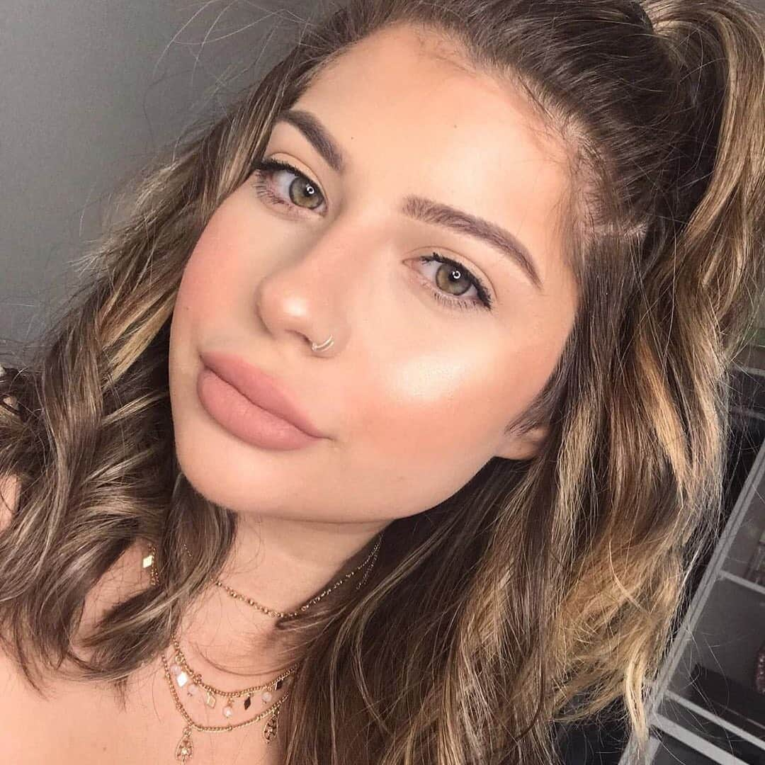 Too Facedさんのインスタグラム写真 - (Too FacedInstagram)「@anastaziaslifestyle uses shade Swan in our Born This Way Super Coverage Concealer to get her flawless complexion! 💕 #regram #tfbornthisway #toofaced」7月17日 0時09分 - toofaced