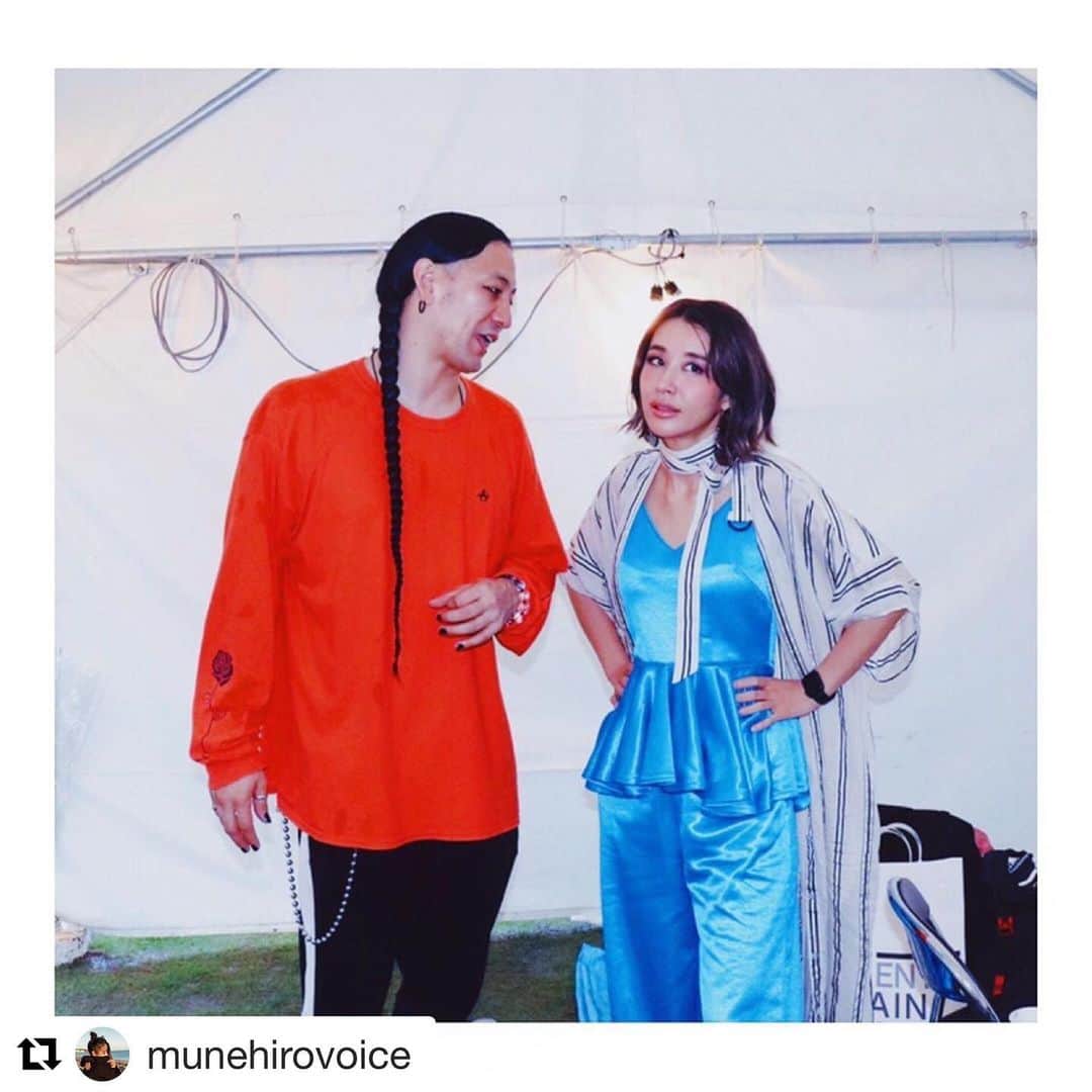 KAI_SHiNEのインスタグラム：「こちらこそいつもありがとう😊✨ #Repost @munehirovoice ・・・ わたしのバックDJの 海くん @kai_shine134  久々のLiveでちょっと不安でも 海くんいれば大丈夫‼︎って思える。いつもありがとう。 久々でも息ぴったり。  海くんはミクスチャーバンド #山嵐 のメンバーでもあります。  山嵐は本日ベストアルバム 「極上音楽集」をリリース。 9月から全国ツアーもスタートするから是非行ってみて‼︎」