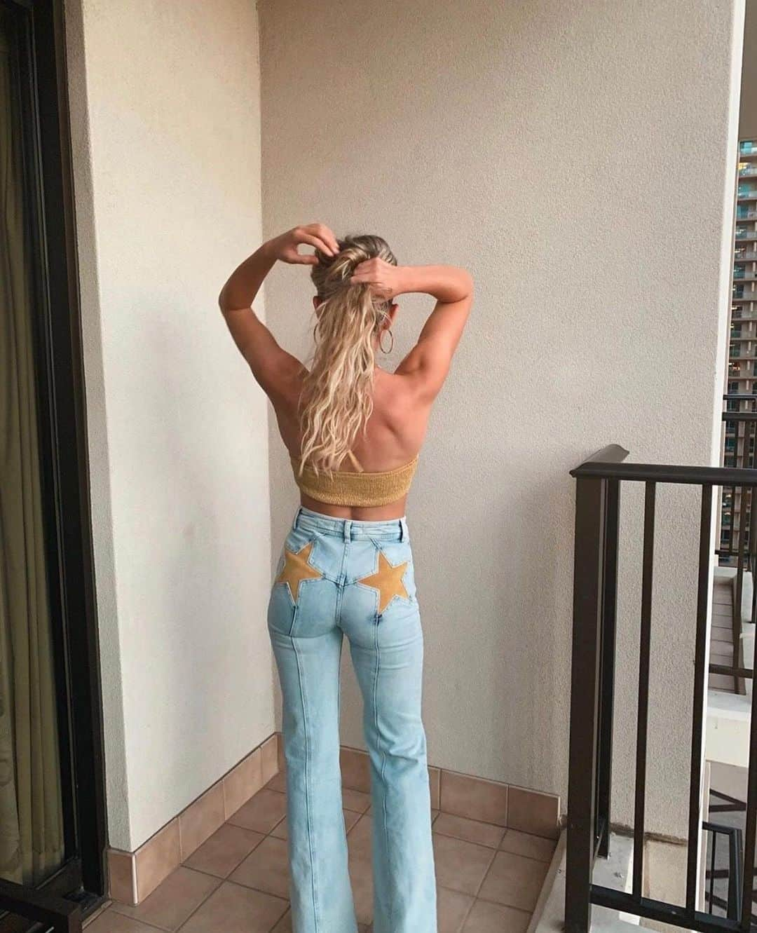 freepeopleさんのインスタグラム写真 - (freepeopleInstagram)「We tried to give them five stars but we ran out of room. @celesteelezovic in the Firecracker Flare Jeans.」7月17日 0時10分 - freepeople