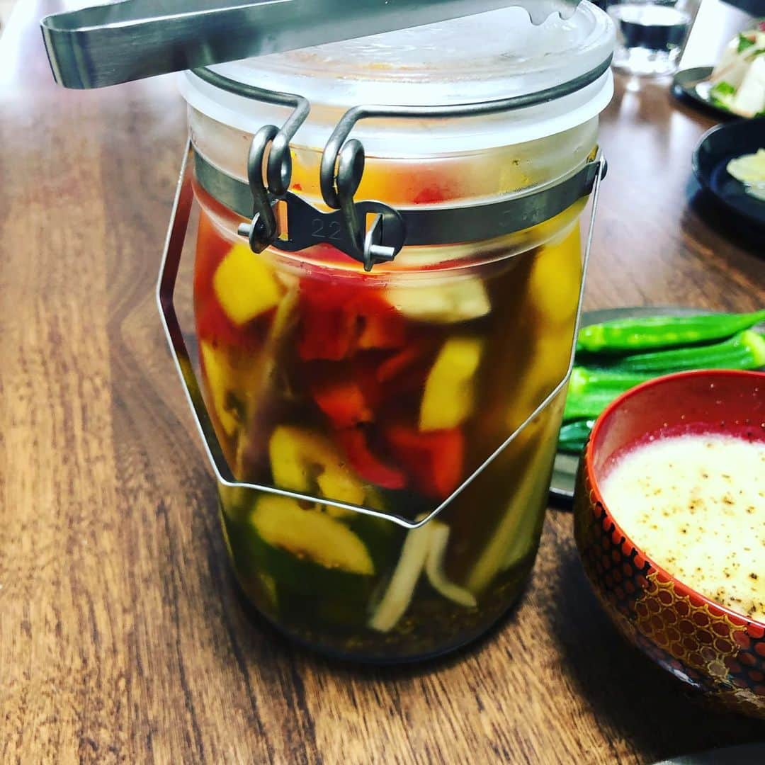久保ミツロウのインスタグラム：「ピクルス🥒減らない」