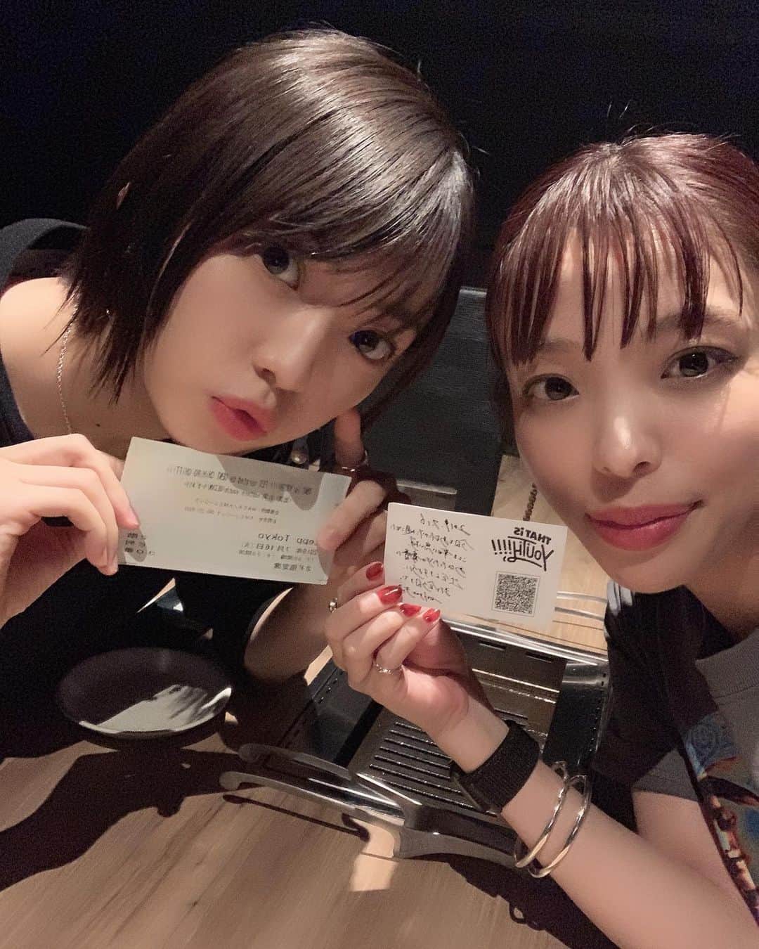 高橋有紀のインスタグラム：「ゆりあちゃんとチッチフェスに行ってきました☺︎ いつもライブの後はちょっと緊張してチッチに写真撮ろうって言えない。 音楽が大好きなチッチ主催のライブでは、まだ聴いたことのなかった音楽に出会えたり、いつも聴いているリーガルリリーほのかちゃん @nekoneko_guitar も初めてライブで聴けて。音源で聴く以上の歌声と演奏にさらに惚れた。 そしてBiSHは数日前もライブにお邪魔したのだけど、いつもかっこよくて常に進化していて。チッチの最後の言葉がかっこよくて、何かを突き詰めてる人ってすごくかっこよくて、私も頑張ろうって思えた！  ライブ終わりにゆりあちゃんとのご飯も楽しすぎた〜飾ってなくて、ちょっと変て、おしゃべり止まらない〜！」