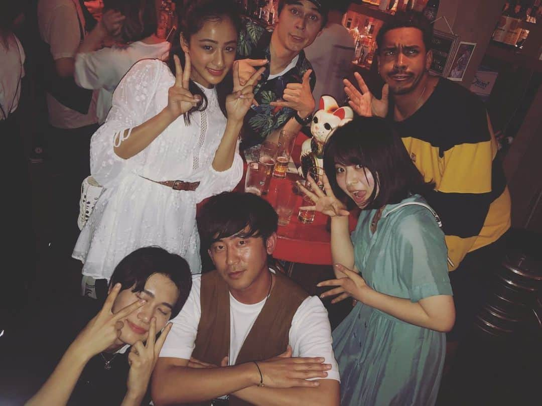 上村翔平さんのインスタグラム写真 - (上村翔平Instagram)「昨晩は誕生日会を開いてくれた皆様。 そしてお祝いメッセージを頂いた皆様。 本当にありがとうございました。 . 30代。 先ずは-始めるに拘る- というテーマで生きてこうと思います。 . 嬉しいな。誕生日って。」7月17日 0時18分 - shoheyuemura