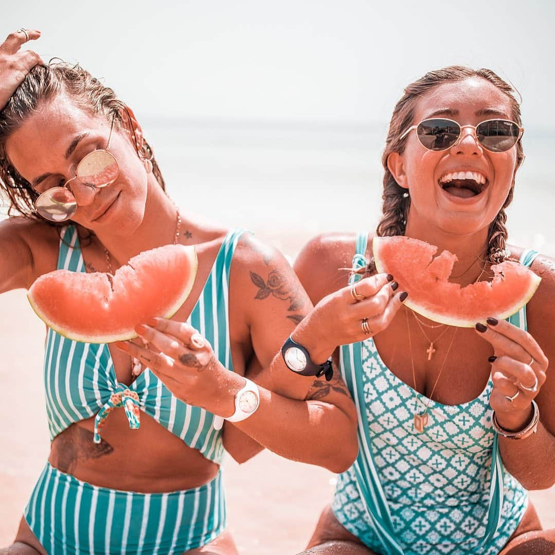 アイスウォッチさんのインスタグラム写真 - (アイスウォッチInstagram)「Live fresh 🍉😋💦 #icewatch #changeyoucan #icesunset #watermelon #summer #food #fresh #beach #girls #happiness #friendship (📸 @doubletrouble)」7月17日 0時12分 - icewatch