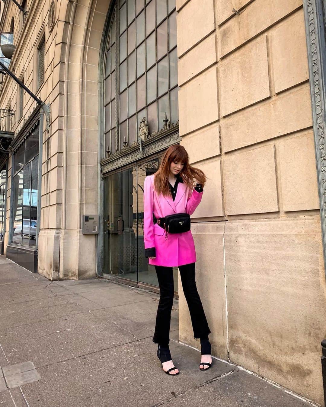 ジェーン・アルドリッジのインスタグラム：「Fanny pack gang 🖤😌 @prada」