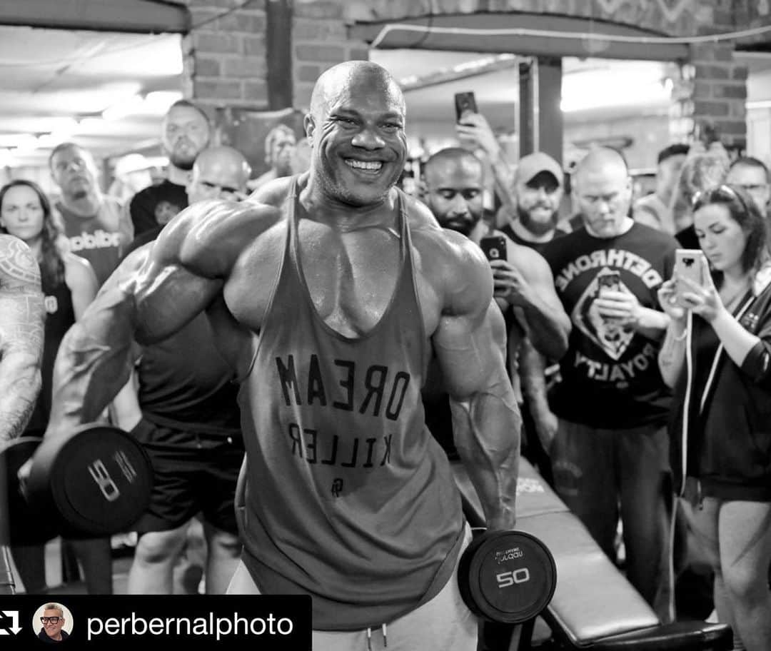 Phil Heathのインスタグラム：「Smile & Pump by #DreamKillerLionsBlood & #IntraguardTropicandy 💪🏽😅 Having a great time here in the UK! I’m about to wrap up my tour tonight. Huge thank you to ALL my AMAZING FANS, Promoters and my Team! The amazing  @perbernalphoto 📸 @aj.kellyrobert @giles_tiger @delaney_onpoint89 🙏🏽 This has been an amazing experience! Hope everyone is having a awesome Tuesday! Get that training in!」