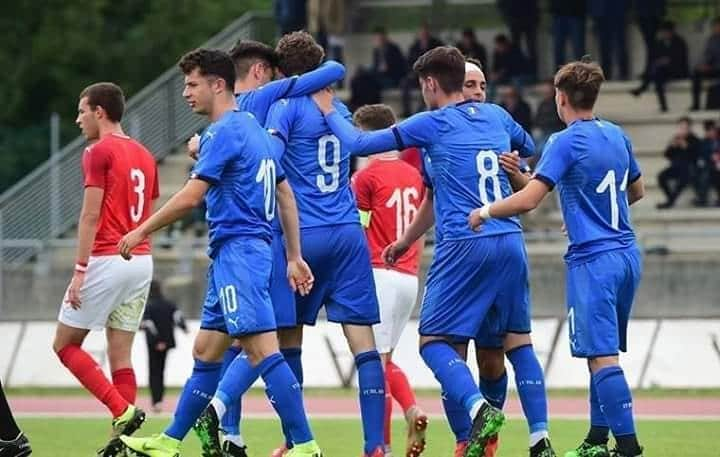 サッカーイタリア代表さんのインスタグラム写真 - (サッカーイタリア代表Instagram)「#Under18🇮🇹 L’8 agosto a Gradisca d’Isonzo prima amichevole stagionale con la Slovenia🇸🇮 . Gli #Azzurrini saranno di scena nel Comune che ospita ogni anno il Torneo delle Nazioni . . #VivoAzzurro」7月17日 0時31分 - azzurri