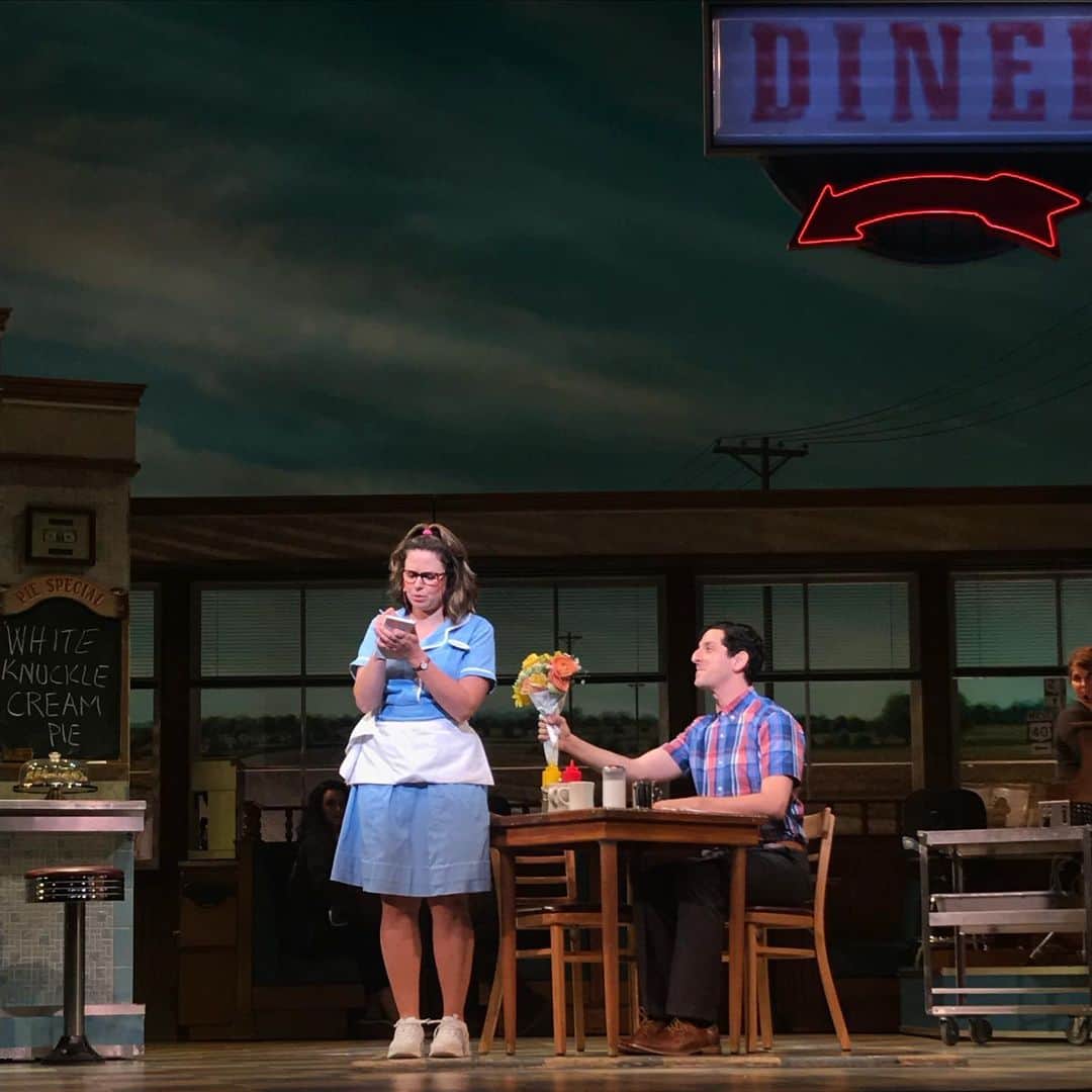 アダム・シャピロのインスタグラム：「I can’t believe a year went by so fast.  Happy Opening nightaversary, @ktqlowes.  #WaitressForever Six more months to see Waitress on broadway! Every day, i thank @sarabareilles & @misterroiff for this show. I love you like a table.」