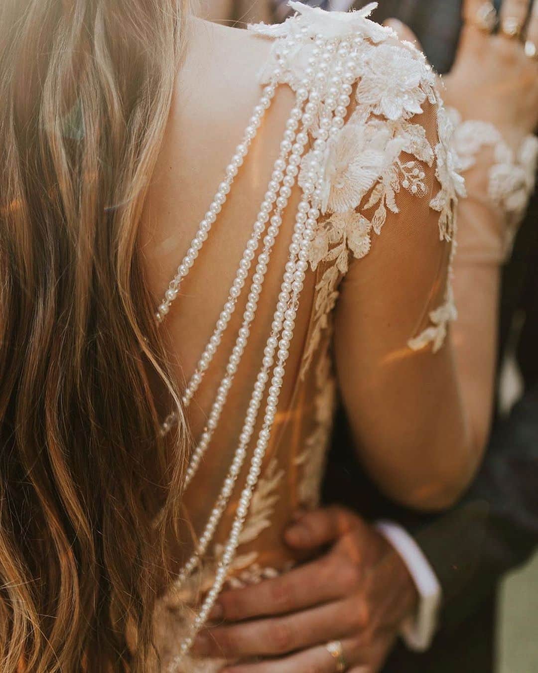 Galia Lahavさんのインスタグラム写真 - (Galia LahavInstagram)「The power of details | Our #Rhiannon gown is 360° perfect #GLCouture 📷 @ashabaileyphotography」7月17日 0時34分 - galialahav