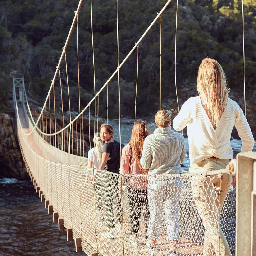 ロキシーさんのインスタグラム写真 - (ロキシーInstagram)「Swipe 👉 to explore our lay day adventures through Tsitsikamma National park with @biancabuitendag @maineikinimaka @brontemacaulay @summermacedo @vahinefierro. Check our stories for the highlights #GoGirls」7月17日 0時38分 - roxy