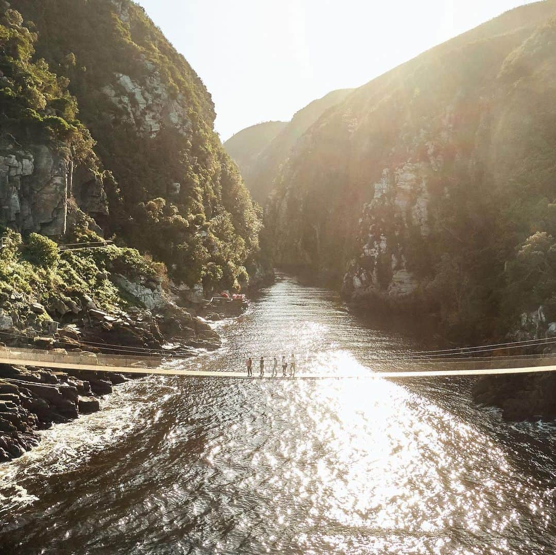 ロキシーさんのインスタグラム写真 - (ロキシーInstagram)「Swipe 👉 to explore our lay day adventures through Tsitsikamma National park with @biancabuitendag @maineikinimaka @brontemacaulay @summermacedo @vahinefierro. Check our stories for the highlights #GoGirls」7月17日 0時38分 - roxy