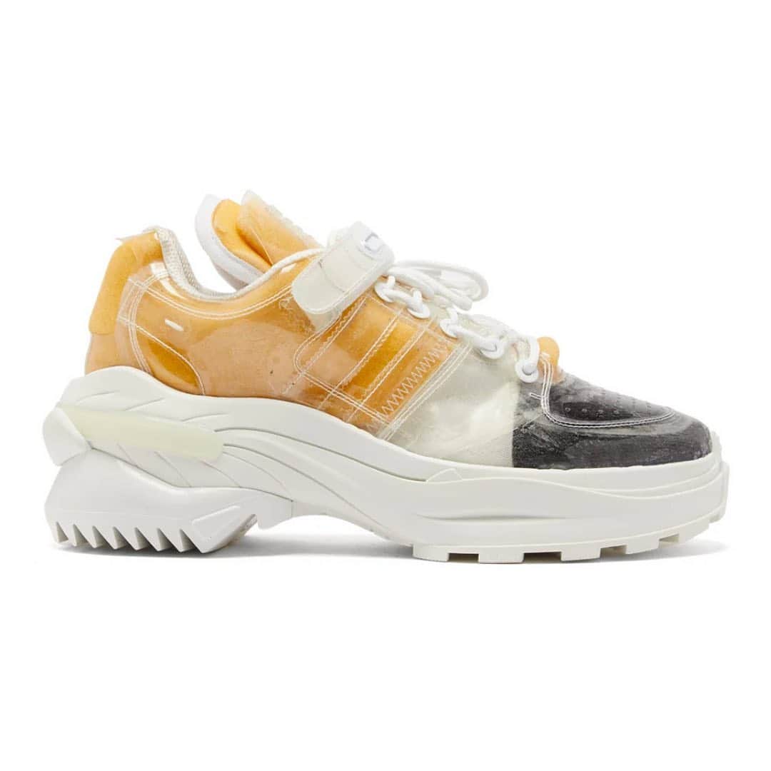 HYPEBEASTさんのインスタグラム写真 - (HYPEBEASTInstagram)「@hypebeastkicks: @maisonmargiela is back with three new designs on its luxury Retro Fit Trainer. The sneakers are available now from select retailers like @matchesfashion, with the transparent version retails for $1,104 USD while the metallic versions are priced at $1,287 USD. Cop or drop?  Photo: Maison Margiela」7月17日 0時42分 - hypebeast