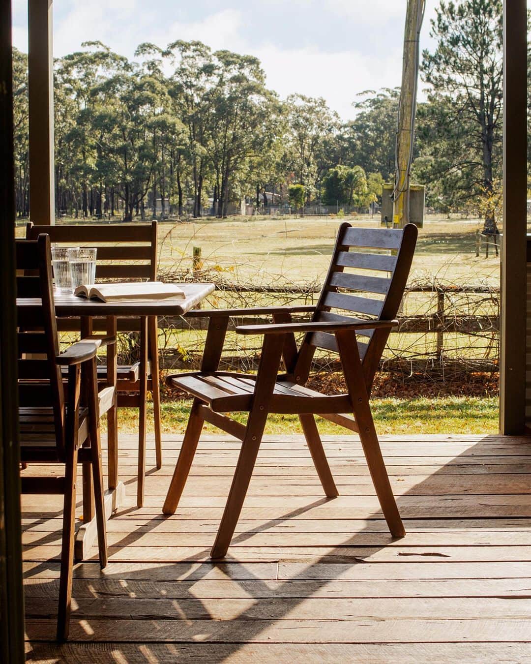 Airbnbさんのインスタグラム写真 - (AirbnbInstagram)「Superhost Larrelle’s rustic ranch in Woollamia, Australia is only 2 and a half hours south of Sydney, but it feels like it’s a million miles away. Her private veranda gives guests the perfect vantage point for learning how she keeps her horses healthy and happy. She’ll even show people how to brush the horses, if they ask nicely, of course. And when guests feel like venturing off the ranch, Larrelle leads them to the Currambene Creek, where they can enjoy a relaxing stroll. Every guest that stays with Larrelle knows they’re in good hands because she’s been a Superhost for 5 years and running. Congratulations Larrelle and thank you for making every guest feel welcome in your home. Visit the link in our bio to learn more about what makes Superhosts so “super”.」7月17日 0時43分 - airbnb