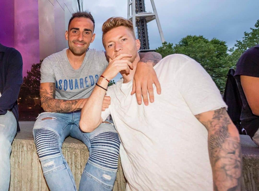 ボルシア・ドルトムントさんのインスタグラム写真 - (ボルシア・ドルトムントInstagram)「🤔 Could be worse - hangin‘ around with the captain. ☺️ @paco93alcacer @marcinho11  #bvbusa #bvb #borussiadortmund #usa #seattle #mopop」7月17日 0時56分 - bvb09