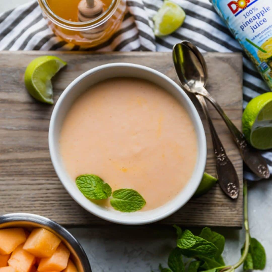Dole Packaged Foods（ドール）のインスタグラム：「Add a fresh finish to your family cookout with our Cool #Cantaloupe #Soup recipe. By including Dole Pineapple Juice and other zesty ingredients, this dish is guaranteed to brighten up the table. #DoleRecipes」