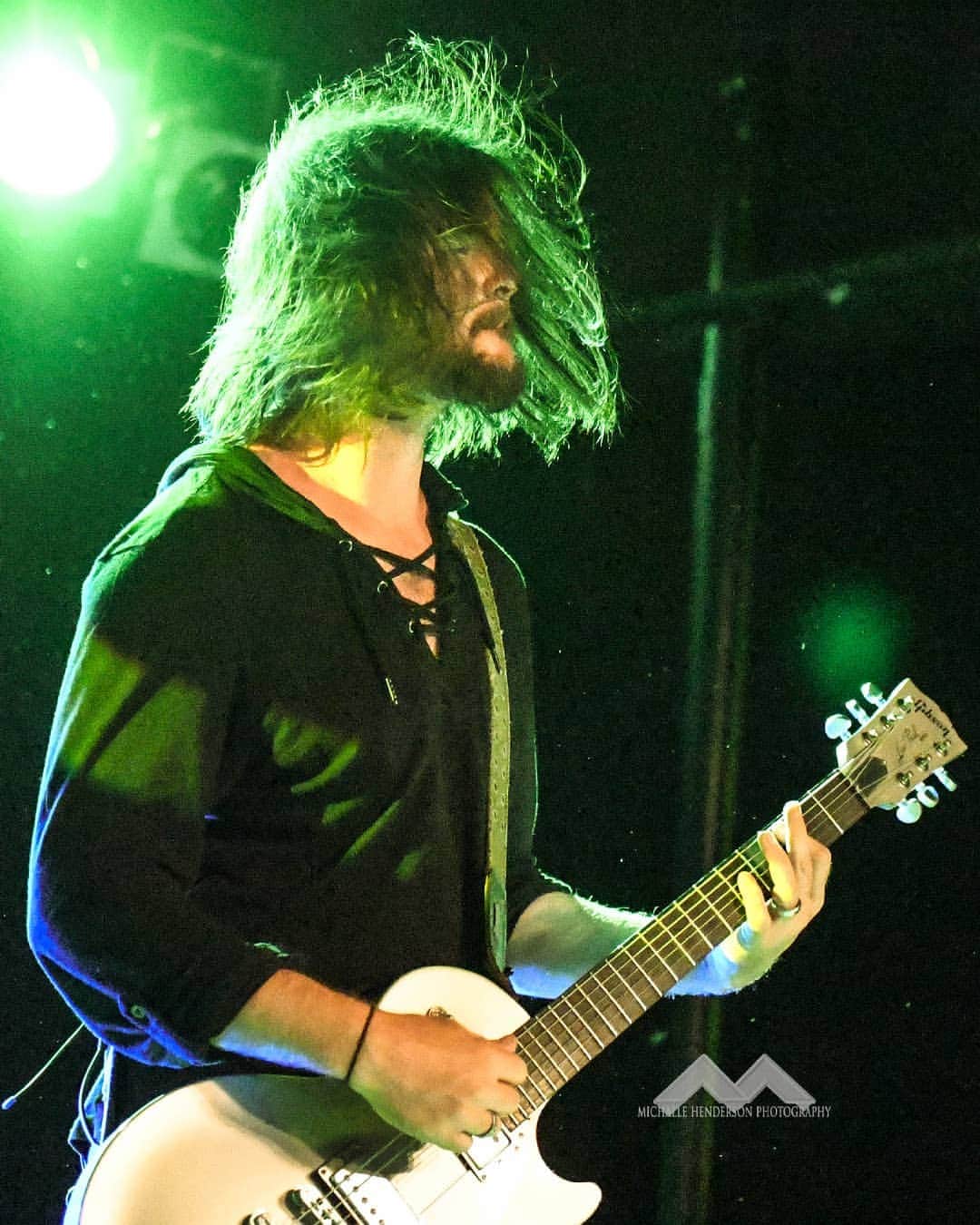 ヒンダーのインスタグラム：「Rock n' Roll Baby 🤘🎸 📸: @Michalle_Henderson_Photography」