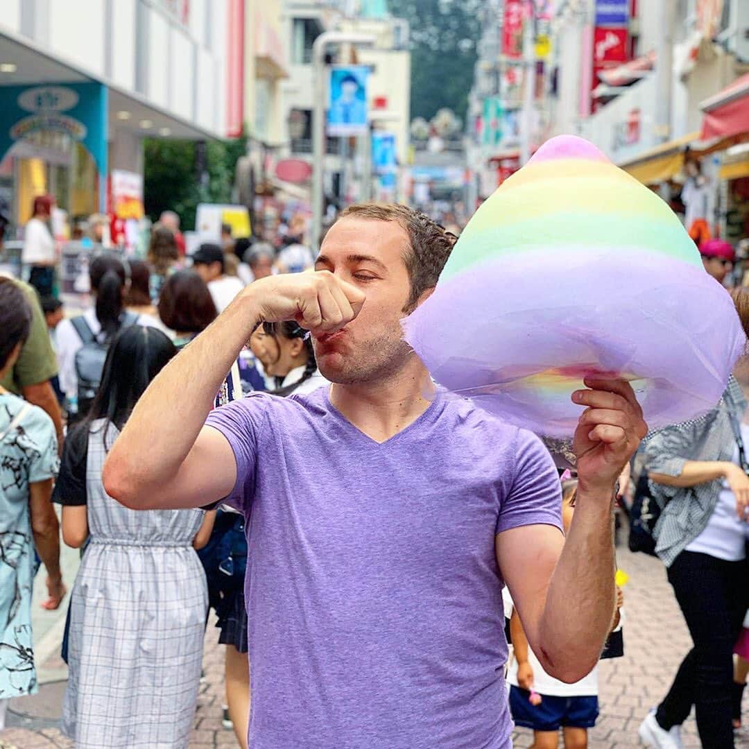 TOTTI CANDY FACTORYのインスタグラム：「😍🍴 Thank you for coming! ご来店ありがとうございます😘 Photo by:  @nemofishyy  #repost  #totticandy  #rainbowcottoncandy #tokyo #harajuku #instagood」