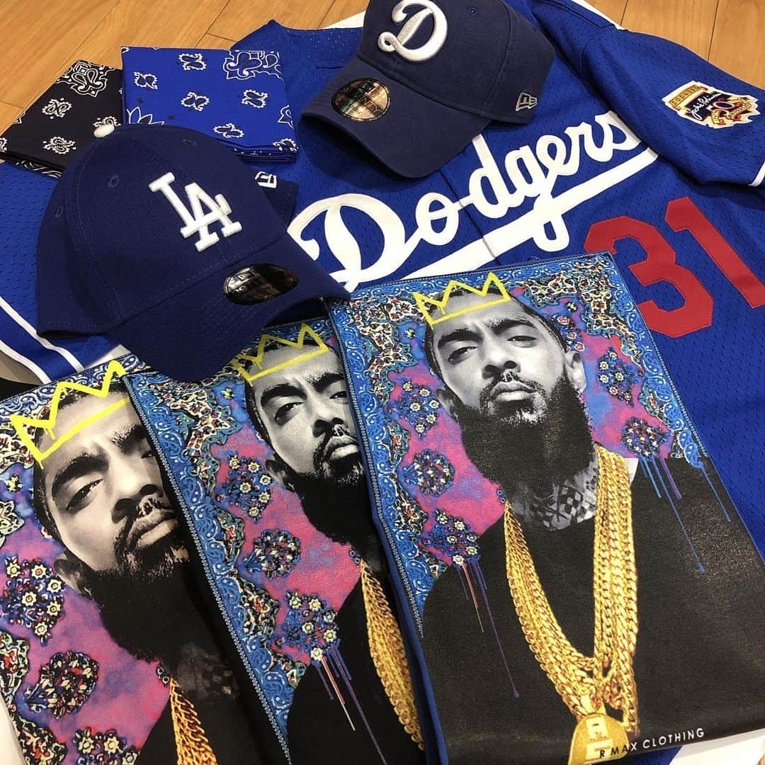 GROW AROUNDさんのインスタグラム写真 - (GROW AROUNDInstagram)「👑KING NIPSEY👑 . . R-MAXから、 NIPSEY HUSSLE TEE再入荷しました‼️‼️ . 前回買い逃してしまった方お見逃しなく🔥🔥 . . #rmax #nipseyhussle #ripnip #ripnipsey #ripnipseyhussle #growaround #growaroundyokohama #growaroundbayside」7月16日 16時26分 - growaround