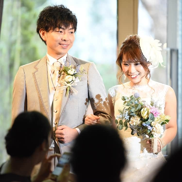 ホテルモントレウェディング【公式】 のインスタグラム：「♥ ￣￣￣￣￣￣￣￣￣￣ @montereyweddingをフォローして 『 #モントレ花嫁 』『 #ホテルモントレ』の タグをつけて投稿してくださいね＊*. . 印象的なヘッドアクセサリーで クラシカルな印象に♡ とってもお似合いですね＊*. . ◆ホテルモントレ公式HPはこちら* https://www.monterey-wedding.jp . #モントレ #モントレ花婿 #プレ花嫁 #卒花 #weddingdress #プラコレ #ウエディングニュース #marryxoxo #wedding #dress #結婚式場 #日本中のプレ花嫁さんと繋がりたい #ブライダルフェア #結婚式 #パーティ #披露宴 #2019年春婚 #2019年夏婚 #2019年秋婚 #2019年冬婚 #ホテルウェディング #dressy花嫁 #marry花嫁  #weddingparty #flower #パーティー #ウェディングドレス」