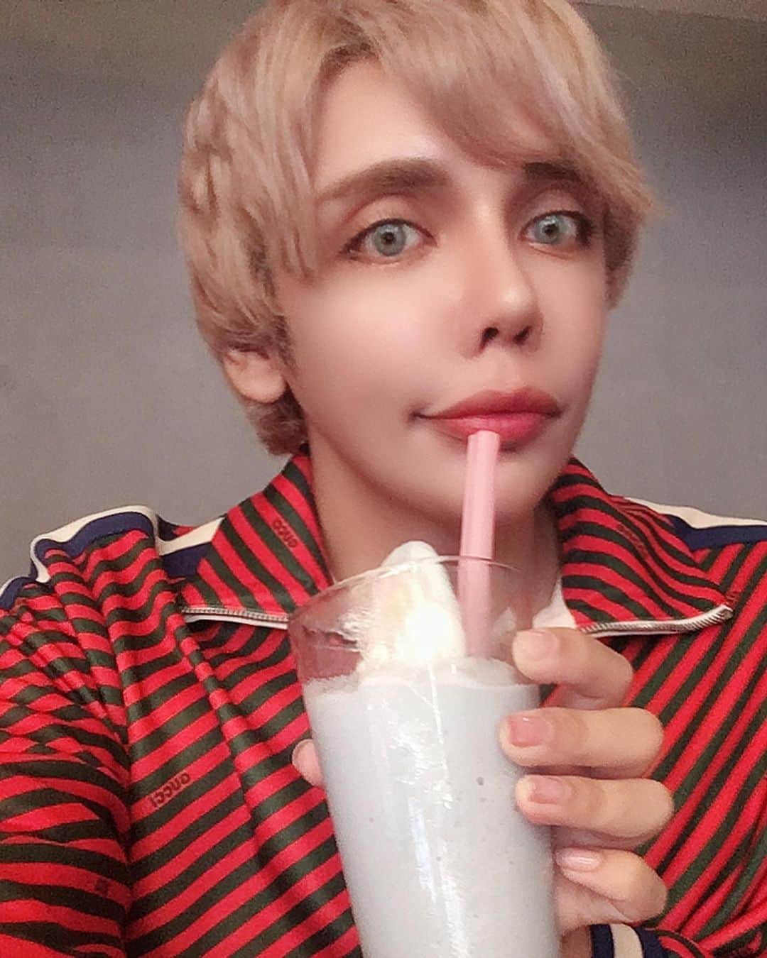 Max Estradaさんのインスタグラム写真 - (Max EstradaInstagram)「Desert lab is Seoul is famous for its cotton candy smoothie and cakes」7月16日 16時32分 - kingofnail