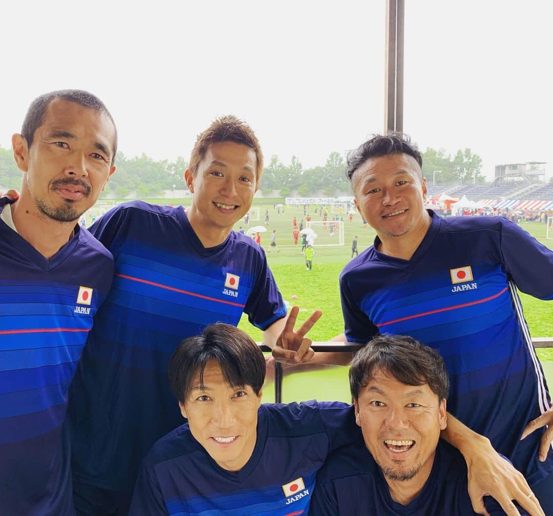 波戸康広さんのインスタグラム写真 - (波戸康広Instagram)「・﻿ 「J:COMカップ2019」エキシビジョンマッチ⚽️﻿ ﻿ このメンバーでした…(⁎⁍̴̆Ɛ⁍̴̆⁎)﻿ ﻿ ※年に一度の社内フットサル大会！(17年目の開催)﻿ ﻿ ﻿ ﻿ #岡野雅行 #森岡隆三 #久保竜彦 #福西崇史 ﻿ #波戸康広 #エキシビジョンマッチ #元日本代表﻿ #jcom #フットサル #アミノバイタルフィールド﻿ #futsal #instaphotos #instagood #日本代表ob﻿ ﻿ ﻿ ﻿ ➖➖➖➖➖➖➖➖➖➖➖➖➖➖﻿﻿ ﻿﻿﻿ 波戸康広 公式ウェブショップはプロフィールから👆﻿﻿﻿ 無料メルマガのご登録で、ここでしか語らないことを配信中‼️﻿﻿﻿ プレゼントキャンペーンの応募もできます💡﻿﻿﻿ 是非遊びに来てね✌️✨﻿﻿」7月16日 17時06分 - hato.official