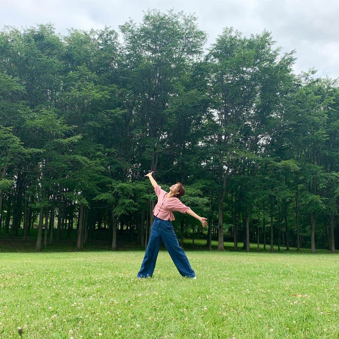 三好絵梨香さんのインスタグラム写真 - (三好絵梨香Instagram)「自然ってパワーあるよね♡ なんでだろう♡  #北海道#札幌#前田森林公園#ロケ#ジョシスタ」7月16日 17時15分 - erika.miyoshi
