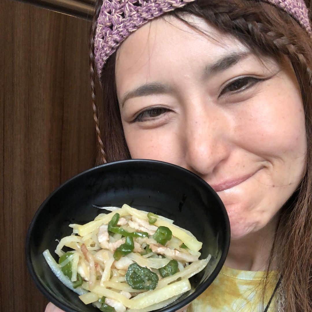 アンジェラ佐藤さんのインスタグラム写真 - (アンジェラ佐藤Instagram)「今日はアパホテルのランチバイキング～(*´▽`) じゃがいもの細切り炒め～♪ 子供の頃 母ちゃんがよく作ってくれたのを思い出した。懐かしー。  #アパホテル #ラベランダ #札幌ランチバイキング #刺身やら天丼やら好物いっぱい #お腹いっぱい #ヒンナヒンナ」7月16日 17時23分 - angela_satou