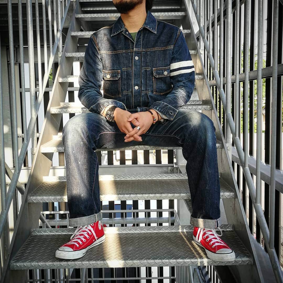momotarojeansのインスタグラム：「Summer is comming! Today is the last day to weat jacket. See you soon on next Autumn.  #kojima #kurashiki #okayama #jeans #denim #denimday #denimporn #denimhead #selvedge #selvage #selvedgedenim #selvedgeforum #denimevolution #selvedgemurah #unionspecial #goingtobattle #madeinjapan #japanesedenim #fading #naturalfading #madebyhand #madeinjapan #jeanslife #vintagejeans #fade #selvedge #mensweardaily」