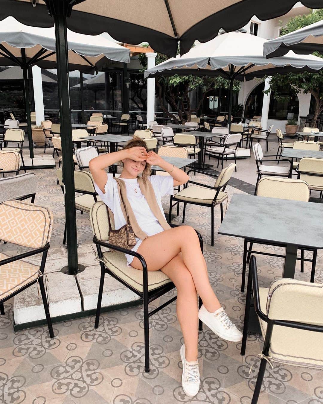 Kelsey Simoneのインスタグラム：「Let the flood of Greece photos... BEGIN」