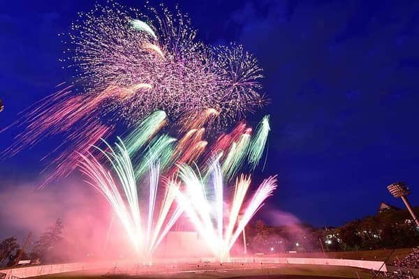 レッツエンジョイ東京さんのインスタグラム写真 - (レッツエンジョイ東京Instagram)「.﻿ ✩★------------------﻿ 夏デートといえば花火でしょ！﻿ 東京都内の花火大会🎇﻿ ------------------✩★﻿ ﻿ 📷足立の花火（北千住／五反野／小菅）﻿ 都内で行われる大規模な花火大会の中で、毎年もっとも早く開催される夏の花火大会🏮﻿ 1時間の内に約1万3,000発を打ち上げる高密度に凝縮された迫力ある花火や、昨年大好評だった“Wナイアガラ”も✨﻿ ﻿ 📷令和元年 隅田川花火大会（浅草／田原町／本所吾妻橋／とうきょうスカイツリー／蔵前）﻿ 二つの会場で打ち上げられる花火の総数はなんと約2万発！夜空に輝くスカイツリー®と大輪の花火をたっぷり楽しみたいですね😊﻿ ﻿ 📷八王子まつり花火大会（山田／西八王子／八王子）﻿ 見ごたえのあるスターマインなどが真夏の夜を彩ります。ラストを飾る仕掛け花火は見応え十分💫﻿ 球場内で打ち上げる、約3,500発の花火を間近で見ることが出来て、迫力満点です🤩！﻿ ﻿ 詳細はアカウントトップから﻿ 👉@lets_enjoytokyo﻿ ﻿ #レッツエンジョイ東京 #ぐるなび﻿ #おでかけ #トキメキ女子﻿ #花火 #花火大会﻿ #花火好き #花火大会2019 #夏﻿ #おでかけスポット #デートスポット﻿ #デート #休日の過ごし方 ﻿ #足立の花火 #足立花火大会﻿ #北千住 #五反野 #小菅﻿ #令和元年 #隅田川花火大会 ﻿ #浅草 #田原町 #本所吾妻橋 #とうきょうスカイツリー #蔵前﻿ #八王子まつり #山田 #西八王子 #八王子」7月16日 17時37分 - lets_enjoytokyo