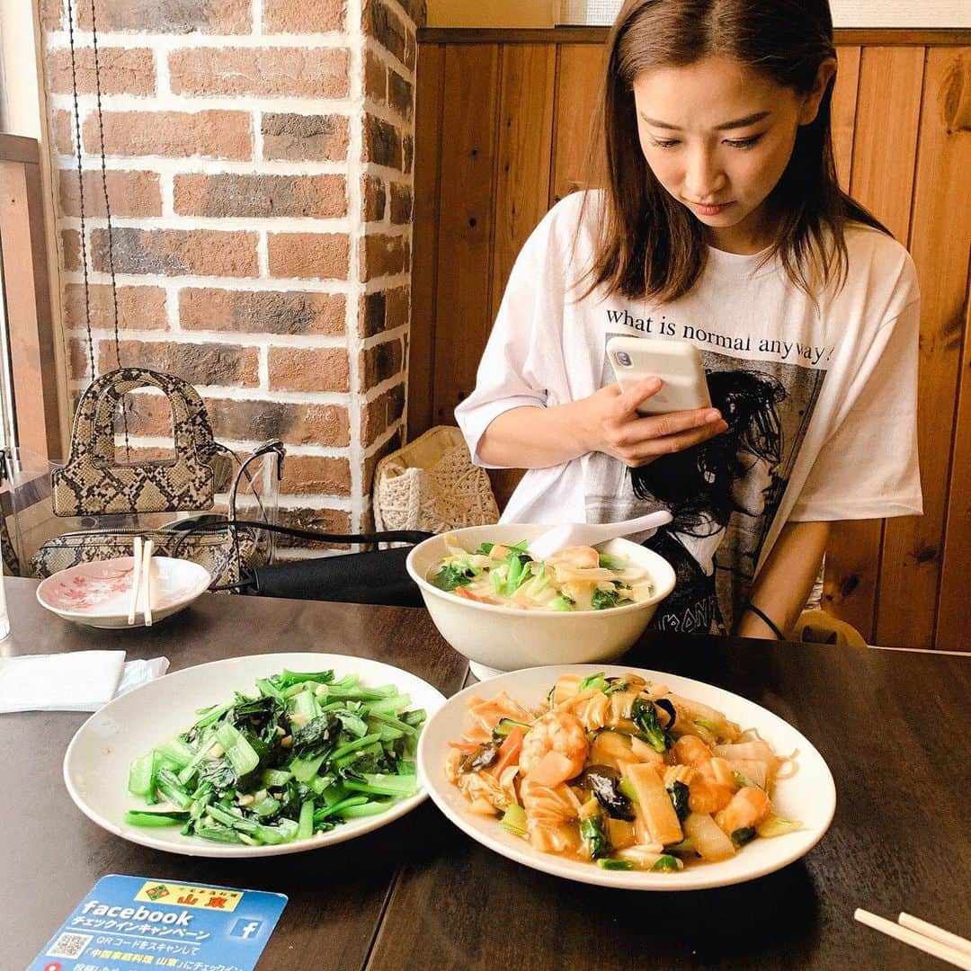のインスタグラム：「いつぞやの中華🥟 彼女と中華なうに使っていいよ←的な写真🍜🍴 Photo by ちなつ ゆーてあたしこの分くらい食べた気もする→ シェアだったけど二人とも胃ちっちぇーからめっちゃたべた🙊♡ . . 中華街いきたいな〜 . . #彼女とデートなうに使っていいよ #的な #写真 #Photo #photoby #中華街 #山東 #私の写真撮るセンスのなさ #撮り方下手 #大食い #最近あんまたべれなくなった」