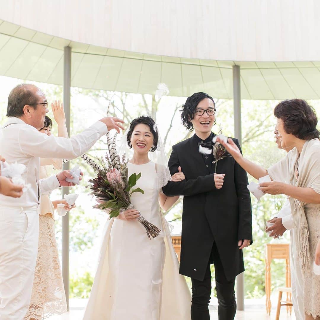 ラヴィ•ファクトリーさんのインスタグラム写真 - (ラヴィ•ファクトリーInstagram)「@laviefactory * "ここまで育ててくれて本当にありがとう。 これからもよろしくね”という気持ちを込めて。 結婚式は、改めて家族の愛を感じていただける日。 何の縛りもなく、愛溢れるひと時を＊* —————— ラヴィファクトリー広島: @hiroshima_laviephotography Photographer:@knjtkd AREA:JAPAN,HIROSHIMA, ベラビスタ スパ＆マリーナ尾道 —————— @laviefactoryをフォローして #laviefactory #ラヴィファクトリー のハッシュタグをつけて お写真を投稿してみてくださいね✳︎ . こちらの公式IG（@laviefactory） で取り上げさせていただきます✨ #wedding#weddingphotography #ラヴィファクトリー  #laviefactory #photo#生きる写真#ハートのある写真 #instawedding#結婚写真#ウェディング #ウェディングフォト #撮影指示書#ロケーションフォト #前撮り#プレ花嫁 #結婚準備#写真好きな人と繋がりたい #フォトウェディング#卒花 #おしゃれ花嫁#前撮り#後撮り #ウェディングニュース #プラコレ #広島花嫁」7月16日 17時42分 - laviefactory