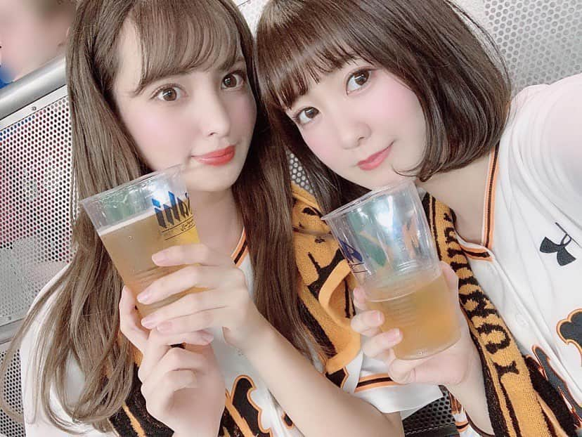 インスタ野球女子【公式アカウント】さんのインスタグラム写真 - (インスタ野球女子【公式アカウント】Instagram)「✩* 今日は#ジャイアンツ女子 をご紹介させていただきます♡* ・ とっても美人さん🥰🧡 ・ @myuch6 さんのアカウントも是非覗いてみてください✨* ・ インスタ野球女子ではプロ野球を観戦、応援している女性の方をRepostでご紹介させていただいています⚾* ・ みなさんも「#インスタ野球女子」をつけて投稿しよう！ 素敵な野球仲間が見つかるかも、、🙋！* ・ 素敵な投稿はリポストさせていただきます😘* ・ 次回もお楽しみに～～👋👋 ・ #ジャイアンツ#読売ジャイアンツ #ジャイアンツ女子#ジャイアンツファン #野球グッズ#野球観戦#ユニフォーム #可愛い#美人#美女#女の子 #ジャイアンツファンと繋がりたい  #野球好きな人と繋がりたい #ビール #giants#baseball#instagood#uniform#tokyodome#fff#l4l#f4f#dragons#beer#beerstagram」7月16日 17時54分 - baseball_girl_89