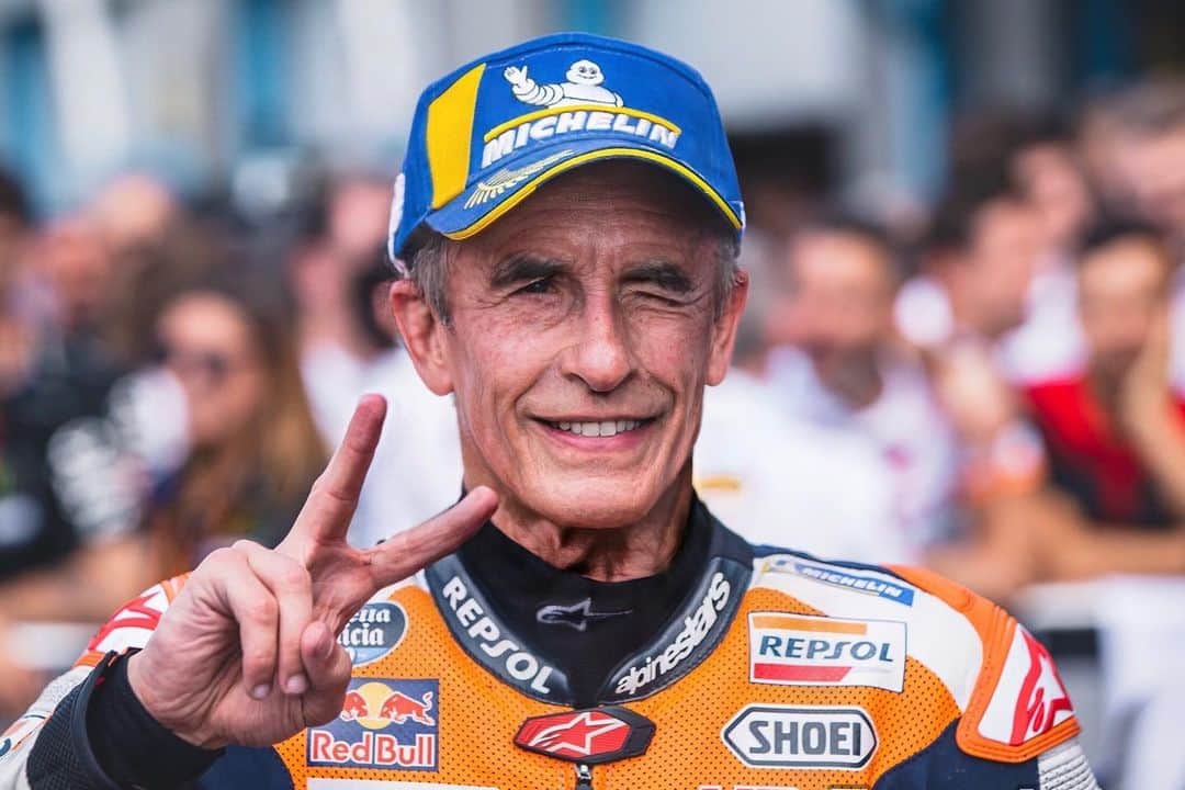 レプソル・ホンダのインスタグラム：「Is it time to go racing again?」