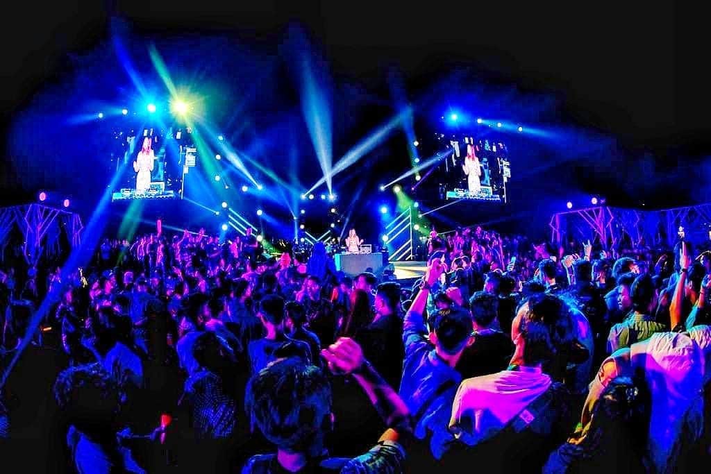 Nicole Chenのインスタグラム：「Throw back! Dj for international event closing for asian games 2018! In indonesia! See you this week in australia sydney @opmsydney and brisbane @opmbrisbane」