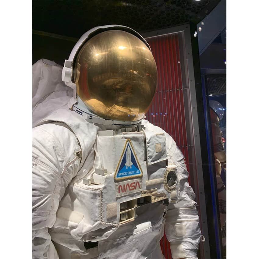 アメリカ大使館さんのインスタグラム写真 - (アメリカ大使館Instagram)「#テキサス 州#ヒューストン にあるNASA(The National Aeronautics and Space Administion) のスペースセンター。またの名前を、ジョンソンスペースセンター(Johnson Space Center)といいます🌎💫🛰 そして、今日2019年7月16日は、アポロ11号打ち上げから50年‼️ NASAの有人宇宙飛行の歴史をリアルに感じられテンション上がること間違いなし‼️ . #us #usa #america #nasa #aerospace #space #studyabroad #museum #apollo #spaceshuttle #texas #huston #suit #アメリカ #留学 #宇宙 #空 #旅行 #moon #月面着陸 #博物館 #spacesuit #spaceflight #宇宙飛行士 #フライト #anniversary #50thanniversary #apollo50」7月16日 17時52分 - usembassytokyo