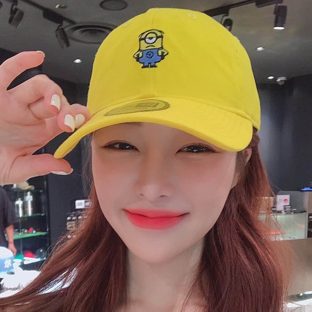 のインスタグラム：「・ 大人気のキャラクター、ミニオンズをフィーチャーしたシリーズ。 鮮やかなイエローとかわいらしい刺繍がポイントです。 ◆イェジンちゃんのお気に入りポイント◆ 「ミニオンズがとってもかわいくて一目ぼれ！」 【4F/NEW ERA®】 9THIRTY ミニオン メル ミニロゴ イエロー：￥3,800+tax ・・・ A series featuring the popular characters, Minions. The point is vivid yellow and pretty embroidery. ◆Yejin's favorite part of this item◆ "Minions are so cute, I want to have it at first sight!" 【4F / NEW ERA®】 9THIRTY Minion Mel mini logo Yellow：￥3,800+tax ・・・ 以超人氣角色小小兵為主體設計的系列。 生動的亮黃色和可愛的刺繡是賣點。 ◆Yejin的推薦點◆ 「小小兵超可愛，一眼就愛上！」 【4F/NEW ERA®】 9THIRTY Minion Mel mini logo Yellow：￥3,800+tax ・・・ 대인기의 캐릭터, 미니언즈를 피쳐링한 시리즈. 선명한 옐로우와 귀여운 자수가 포인트입니다! ◆예진씨가 맘에 든 점◆ "미니언이 너무 귀여워서 한눈에 반해 버렸어요!" 【4F/NEW ERA®】 9THIRTY 미니언 메루 미니로고 옐로우：￥3,800+tax ------------------ 【Shop List】 ▼B1 ・GAP KIDS baby ▼1F ・GAP ▼2F ・agete ・BAREFOOT DREAMS ・NOJESS ・Soaptopia ▼3F ・CAMPER ・Flying Tiger Copenhagen ・LOVELESS Sunny Side Floor ・nano・universe ▼4F ・BEAUTY&YOUTH UNITED ARROWS ・NEW ERA® ・SHIPS ▼5,6F ・OSHMAN’S ▼7-10F ・TOWER RECORDS ------------------ #Flags #フラッグス #ShinjukuFlags #新宿フラッグス #Shinjuku #新宿 #買い物 #ショッピング #NEWERAJAPAN #NEWERA #ミニオンズ #プレゼント #お買い物記録 #買ったもの #逛街 #禮物 #買買買 #日本旅遊 #日本時裝 #shopping #shoppingmall #departmentstore #present #japantravel #japanfashion #tokyotravel #도쿄 #신주쿠 #패션 #옷스타그램」