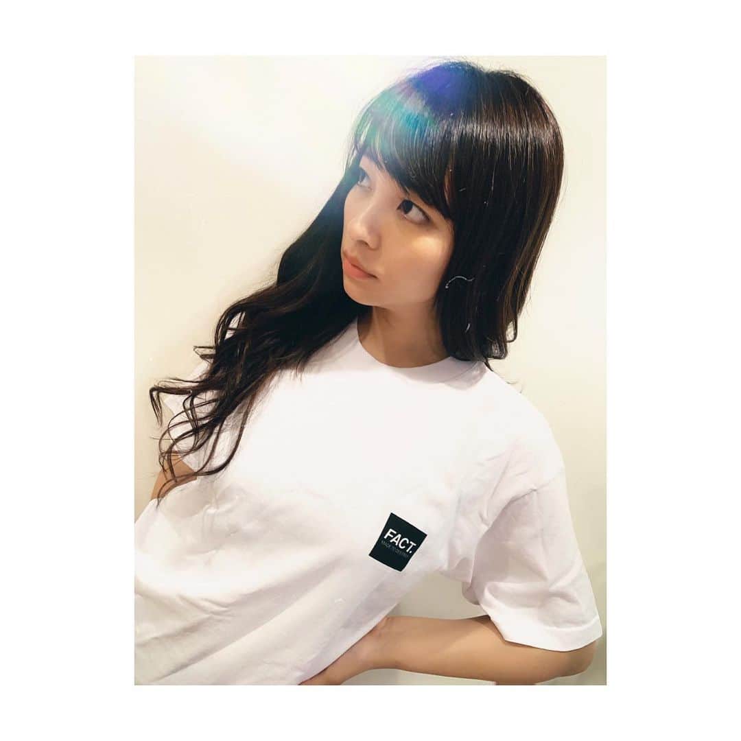 のインスタグラム：「hair(@gen.0212 ) おにゅーへあすたいる。 今回特に馴染みが良い💇‍♀️ T-shirt(@factbrandjp)(@factbrand) 最近ロゴ白Tにハマってる♡ * * * #エクステ #hair #ヘアスタイル #Tシャツ #factbrandjp #fashion #白t」