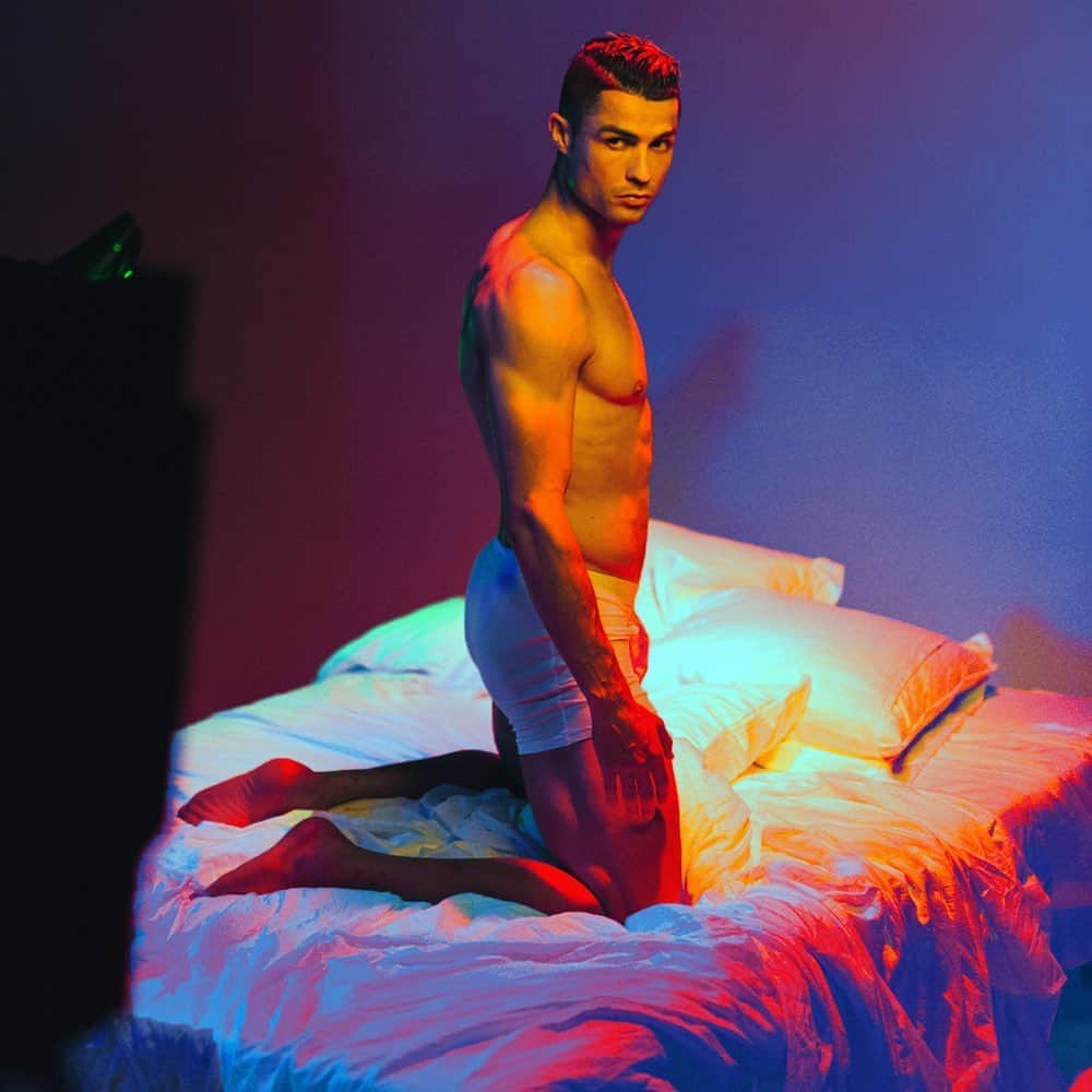 クリスティアーノ・ロナウドさんのインスタグラム写真 - (クリスティアーノ・ロナウドInstagram)「Light up your body this summer with the brand new High Summer CR7Underwear collection .」7月16日 18時23分 - cristiano