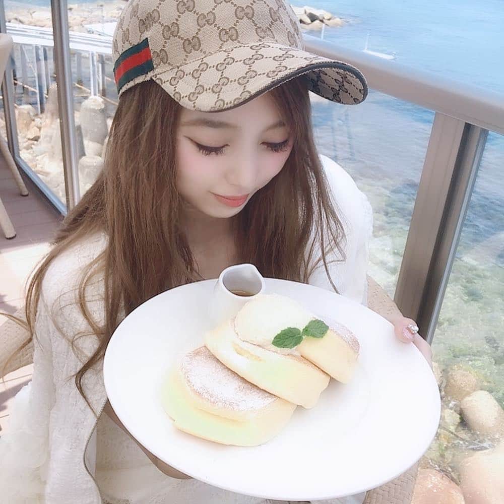 嶋谷愛（あいちゅん）さんのインスタグラム写真 - (嶋谷愛（あいちゅん）Instagram)「. 念願の♥️ #淡路島 にOPENした #幸せのパンケーキ 🥺 ふわふわ。景色もやば。 . . . . #otd #japan #selfie  #osaka #日本 #tokyo #大阪 #東京 #渋谷 #make #fashion #instaFashion #l4l #flf #instalike #instalove #Follow4Follow #fff #awajishima #テラス #パンケーキ」7月16日 18時28分 - aichun_1649