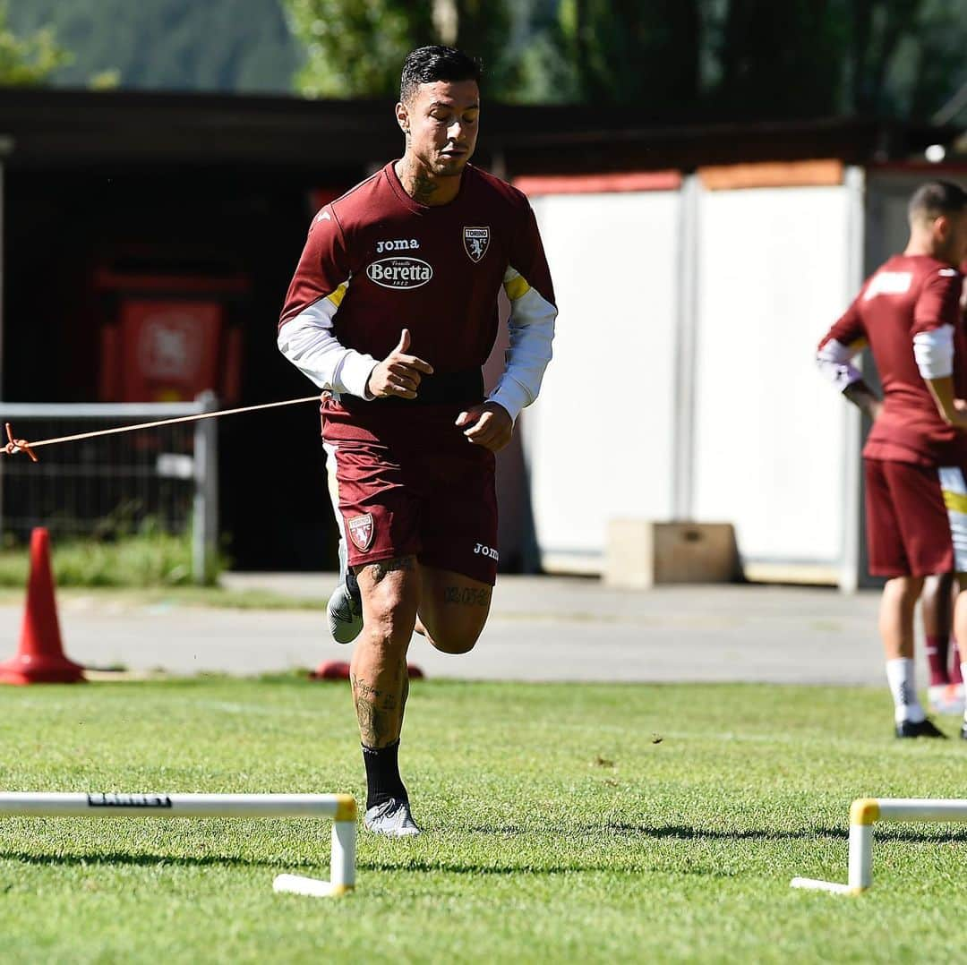 トリノFCさんのインスタグラム写真 - (トリノFCInstagram)「Work hard 💪🏼⛰ #SFT」7月16日 18時32分 - torinofc1906