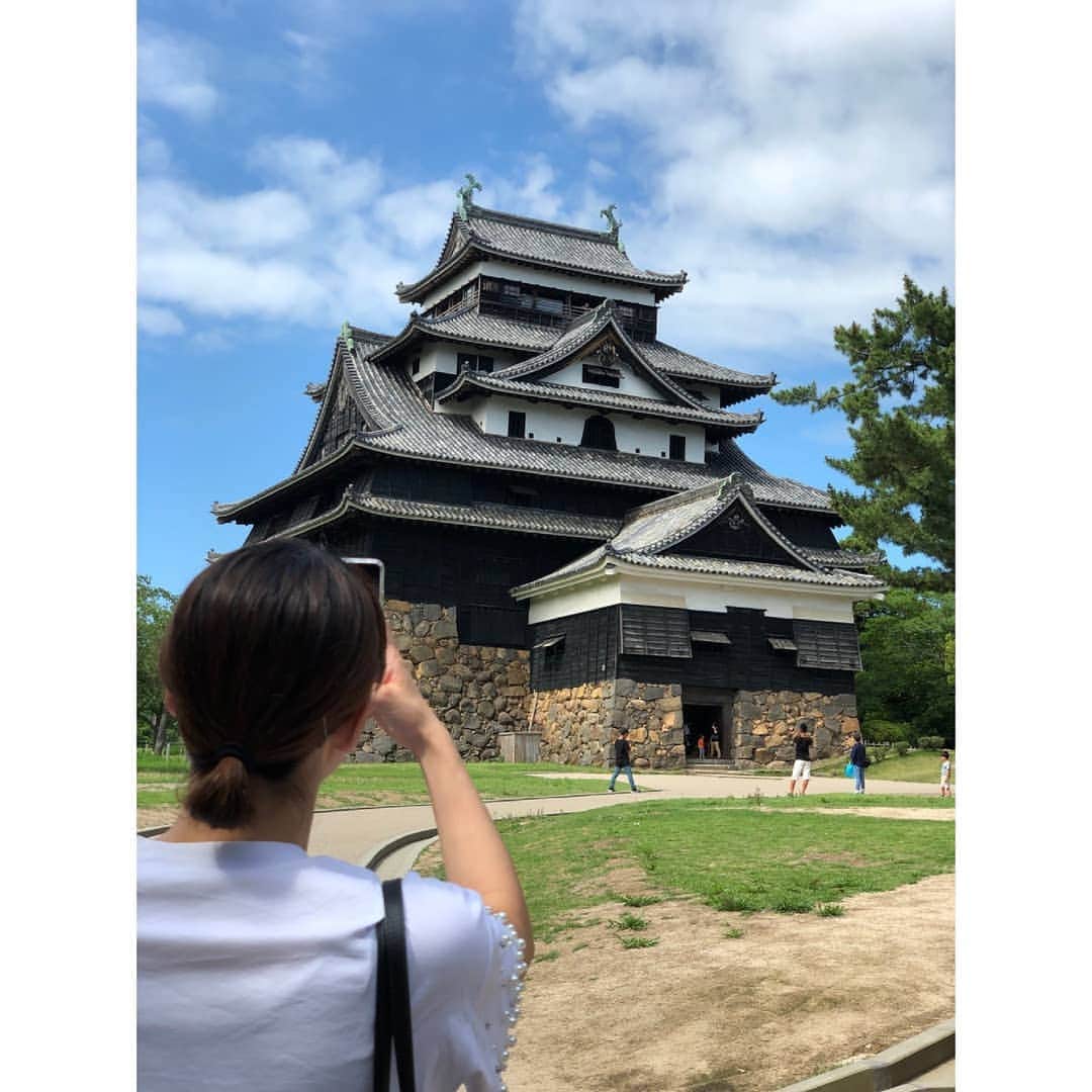 星奈津美さんのインスタグラム写真 - (星奈津美Instagram)「今回は観光する時間もあったので、国宝松江城へ✨ガイドさんに見どころをお話頂きながらという贅沢なコースで、歴史の勉強にもなりました。3枚目の写真は「あった〜幸せのハート！」的な感じを心の中で意識してみました💙 #松江城 #幸せのハート」7月16日 18時46分 - ntm_hoshi
